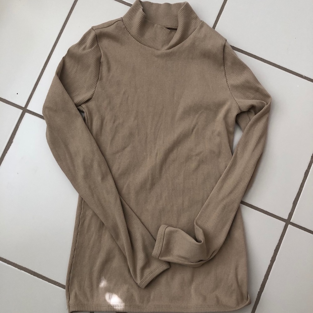 Abercrombie A&F Tan Longsleeve Turtleneck size women medium